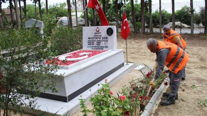 Mezarlıklarda bayram hazırlığı