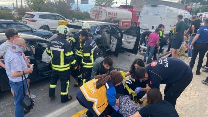 Antalya Kavşağı’nda zincirleme kaza: 5 yaralı