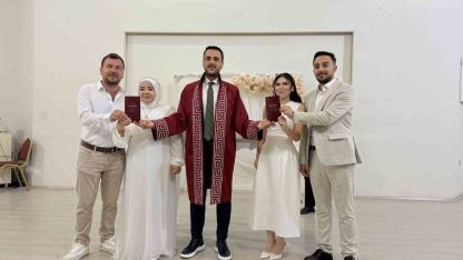 Kardeşlerin çifte mutluluğu:  Aynı gün evlenip, birbirlerine şahit oldular