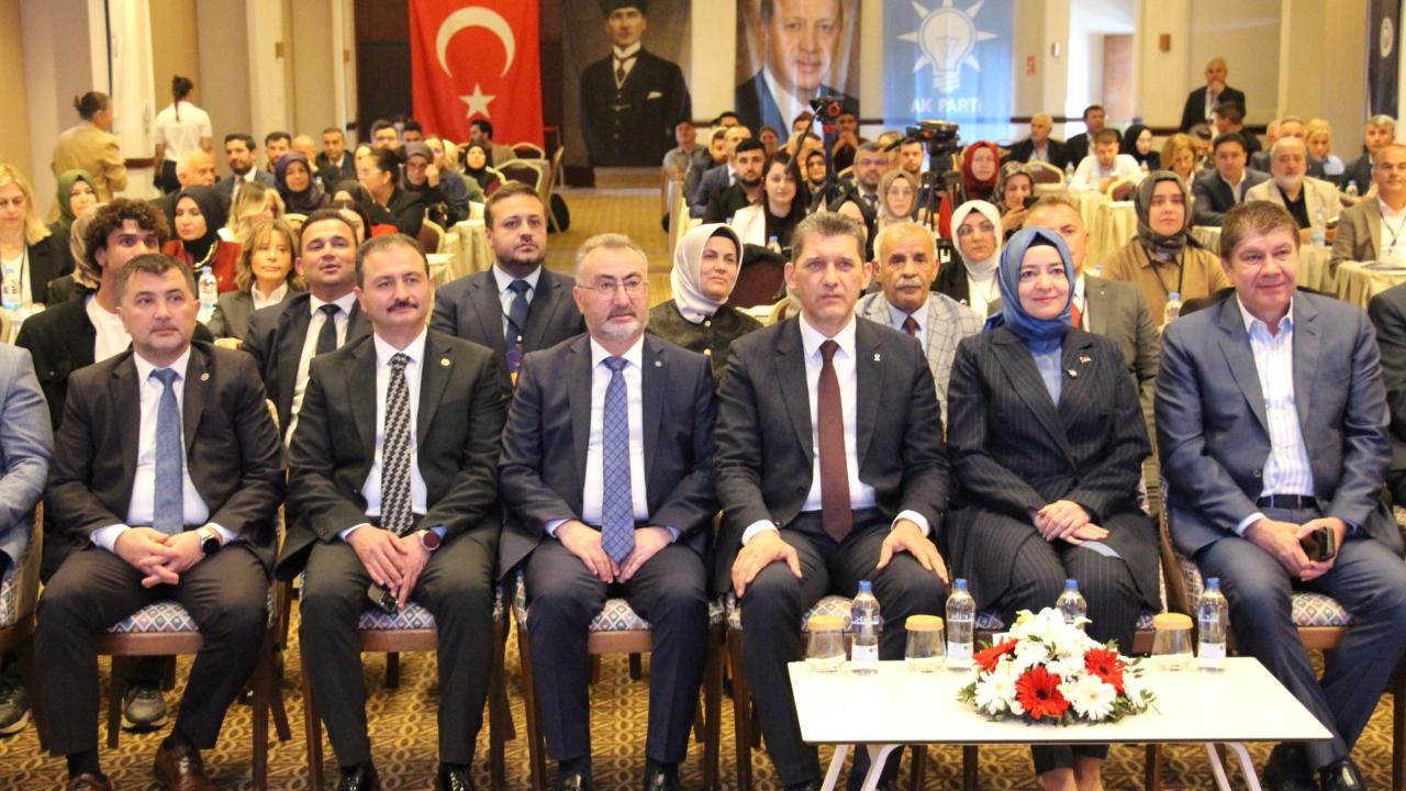 AK Parti Genel Başkan Yardımcısı Kaya, Antalya'da konuştu