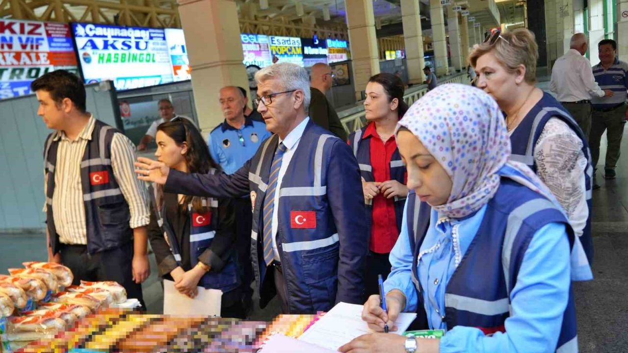 Antalya otogarında bayram öncesi bilet ve fiyat etiketi denetimi