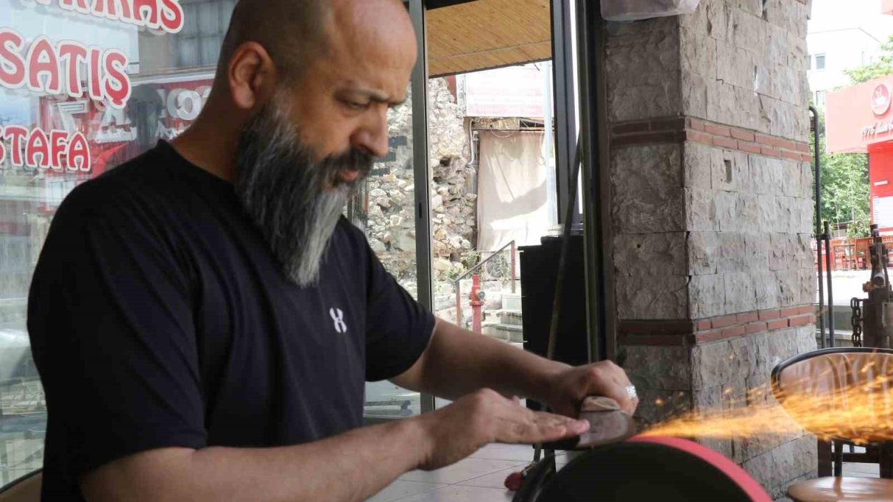 Antalya’da bıçakçılarda bayram mesaisi
