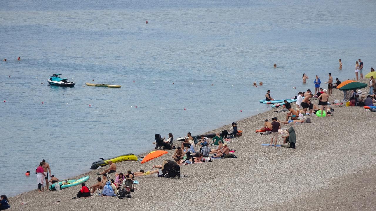 Antalya'da sıcak hava etkili oldu