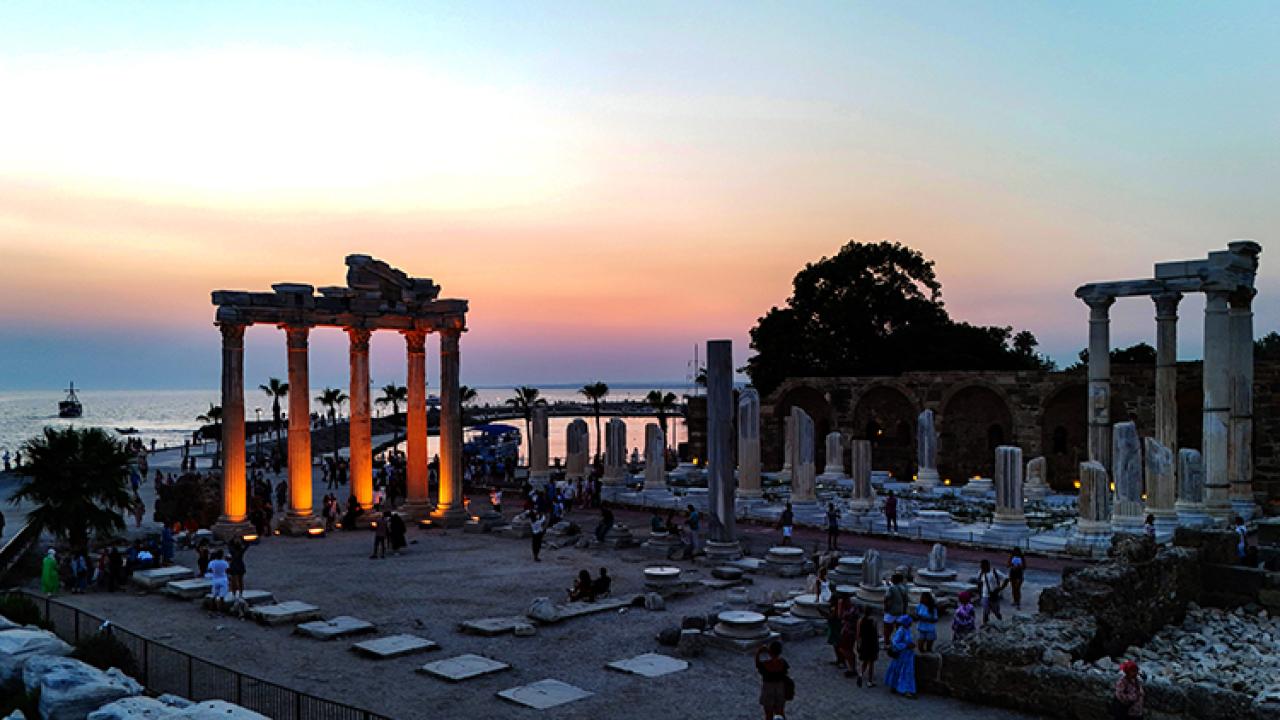 Antalya’da turistlerin gözdesi o tapınak!