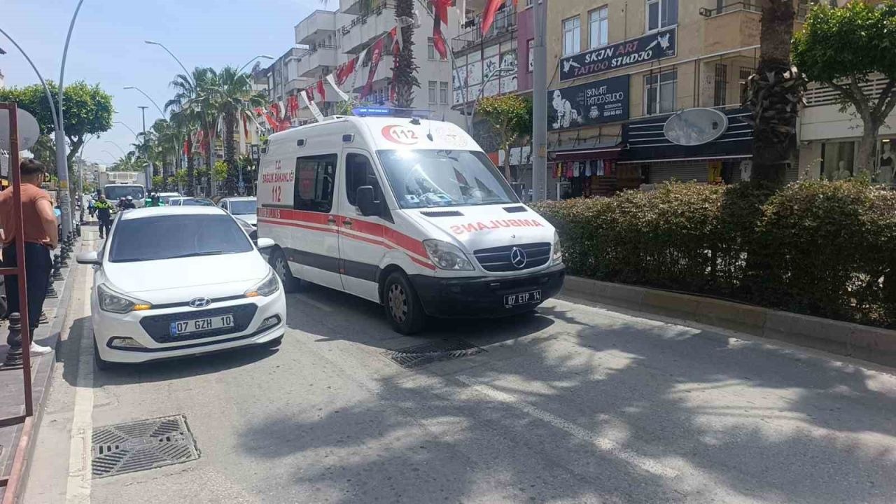 Antalya’da yaya geçidinden geçmeye çalışan Alman turistin ayağını otomobil ezdi
