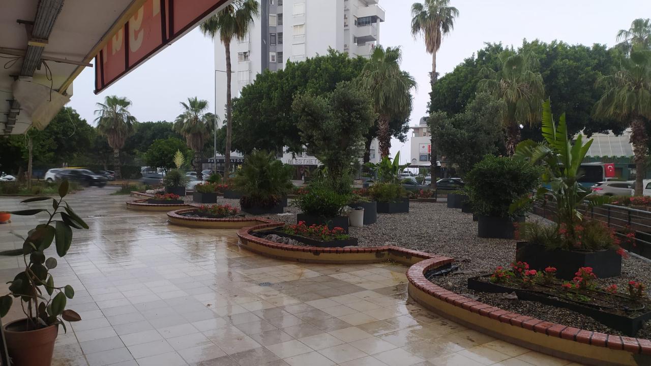 Antalya’da yaz değil yağmur geri geldi