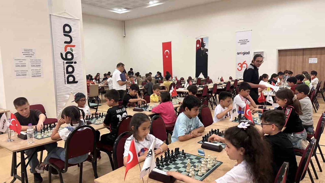 ANTGİAD 2. Ödüllü Satranç Turnuvası büyük heyecana sahne oldu