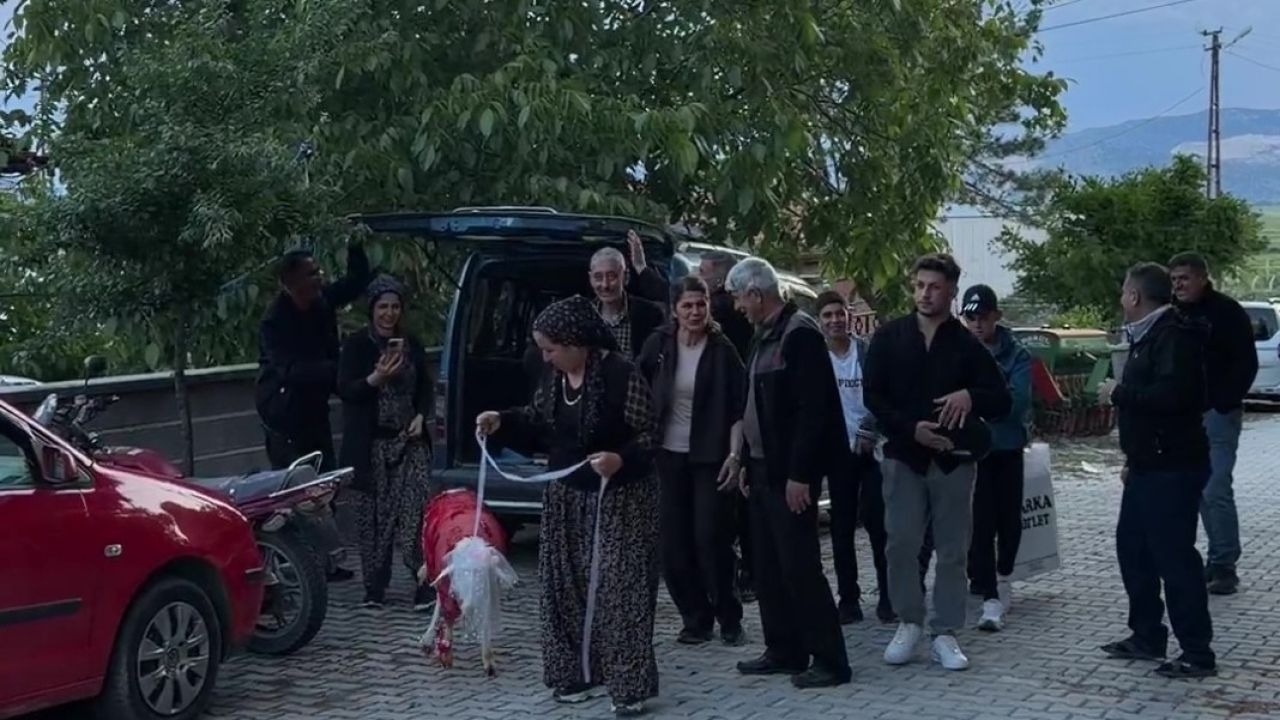 Askerdeki damattan nişanlısına hediye koç