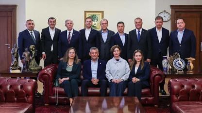 Büşra Özdemir’den: “Özel’e destek, kurultaya çağrı”
