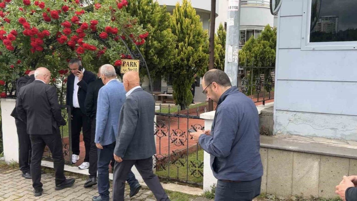 CHP’li milletvekilleri Kemal Kılıçdaroğlu’nu konutunda ziyaret etti