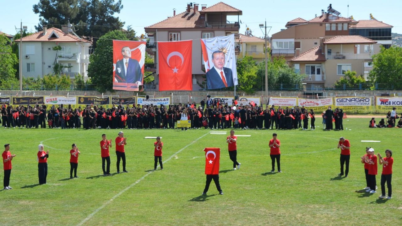Gençlik ve Spor Bayramı'nı coşkuyla kutladılar
