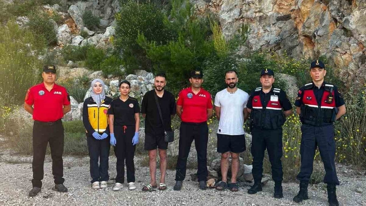 Gezmek için gittikleri Gizli koyda kaybolan 2 kişi JAK timlerince kurtarıldı