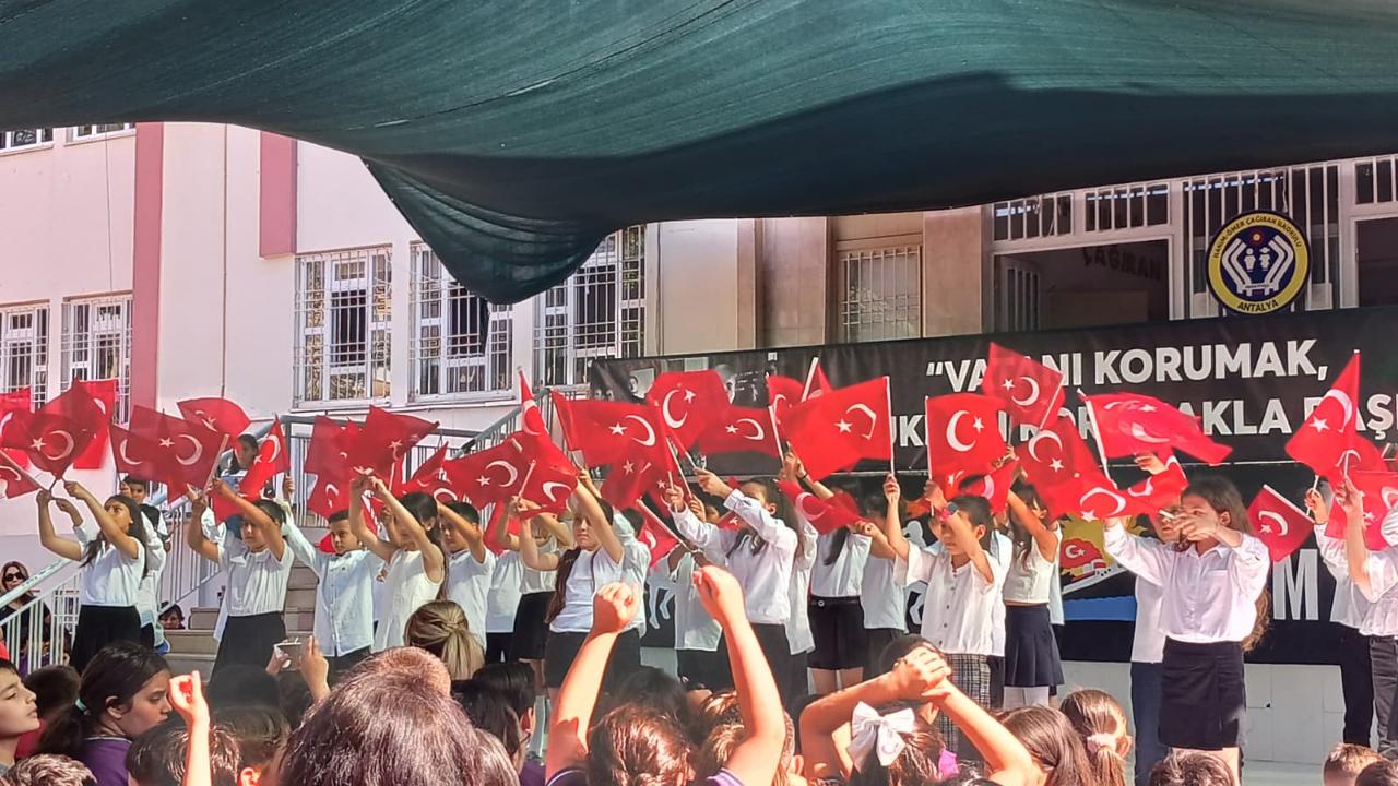 Hanım Ömer Çağıran İlkokulu’nda düzenlenen kermes yoğun ilgi gördü!