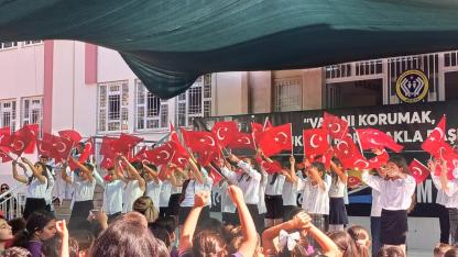 Hanım Ömer Çağıran İlkokulu’nda düzenlenen kermes yoğun ilgi gördü!