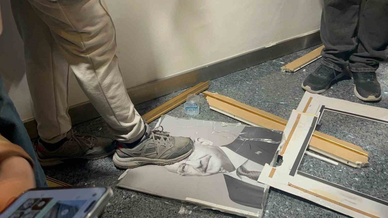 Kılıçdaroğlu'na büyük öfke! Partide asılı fotoğrafı çiğnediler