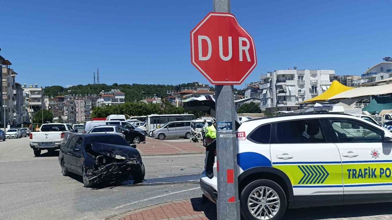 Manavgat’ta aşırı hız kaza yaptırdı: 2 yaralı