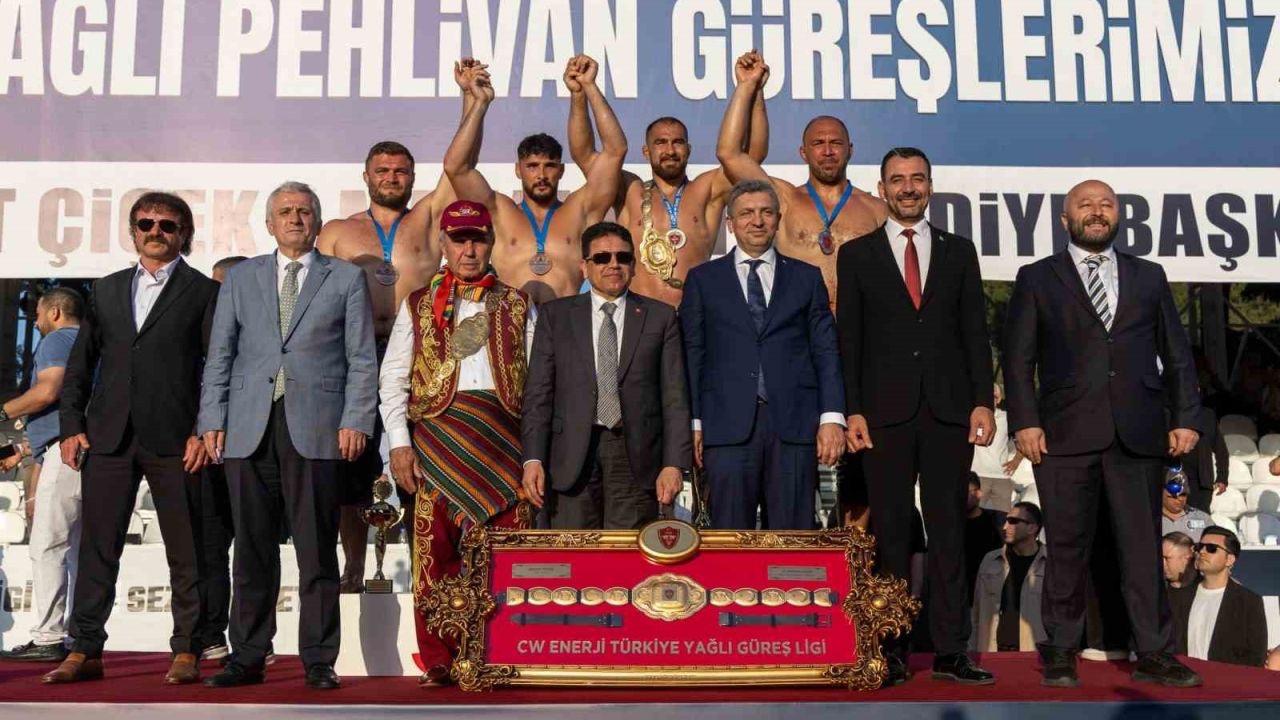 Manavgat’ta başpehlivanlık kemeri Feyzullah Aktürk’ün