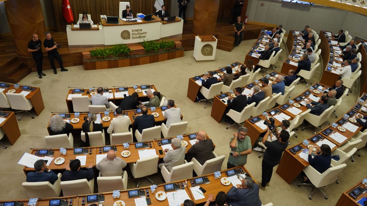 Mecliste tartışma: 'Bu sözler Antalya'ya haksızlık'