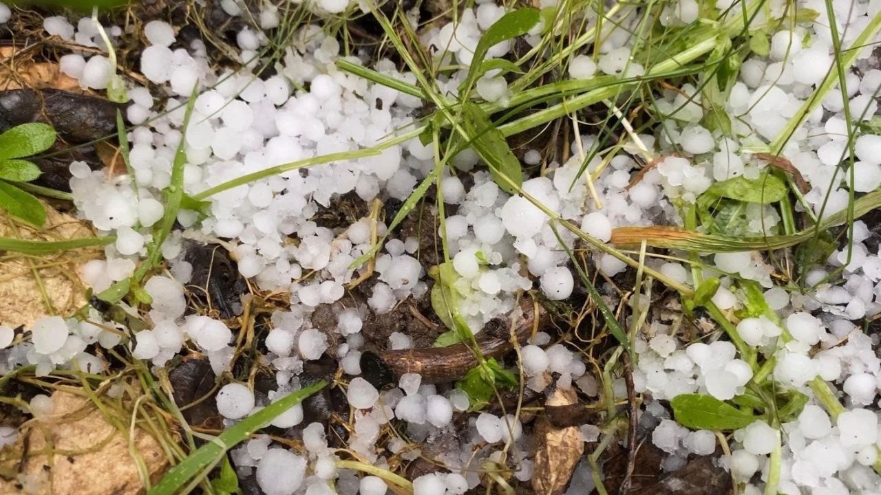 Mersin’de dolu yağışı etkili oldu