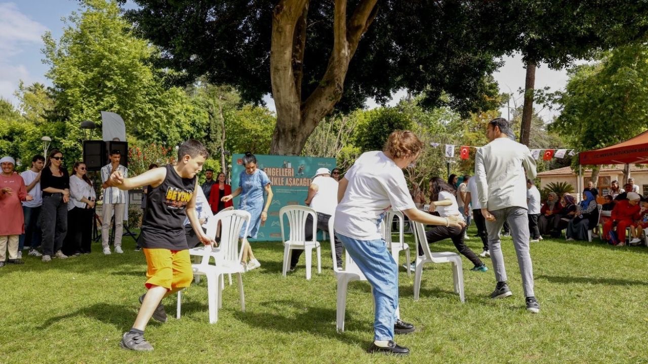 Mersin’de ‘Sokak Oyunları Şenliği’ renkli görüntülere sahne oldu