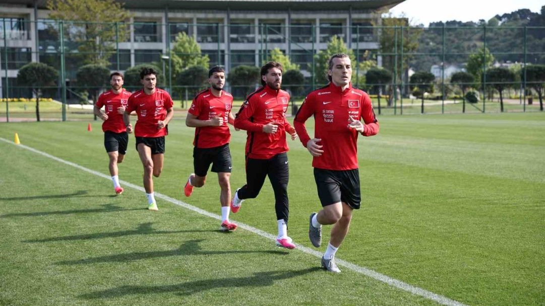 Milli oyuncular, testten geçti