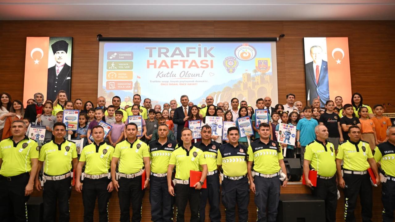 “Polirobot Trafikte” projesinde Hanım Ömer Çağıran’a ödül