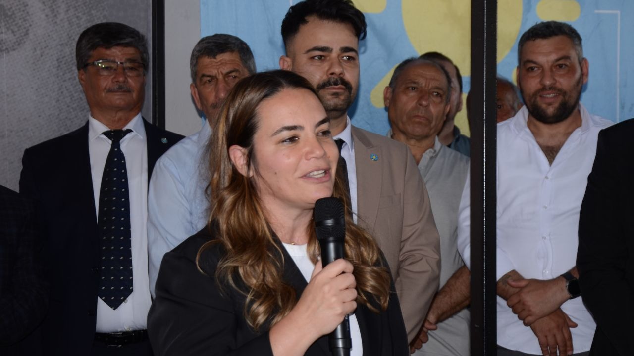 Serik'te İYİ Parti'ye katılanlara rozet