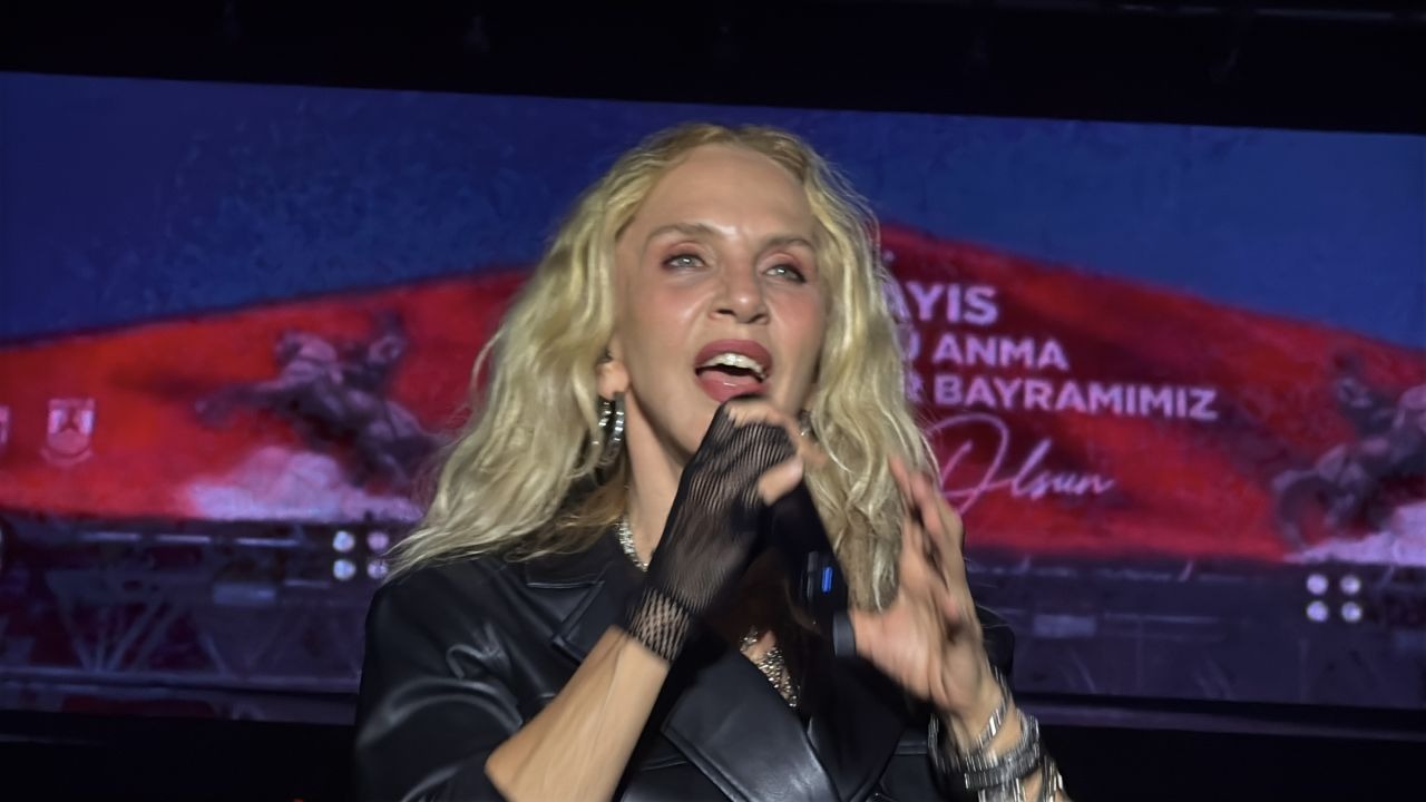 Sertab Erener'den 19 Mayıs coşkusu