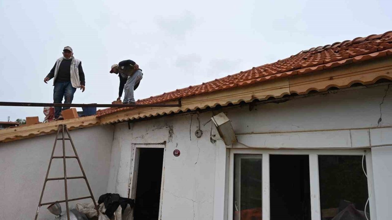 Sorkuncak köyünde ihtiyaç sahibi ailenin çatı problemi giderildi