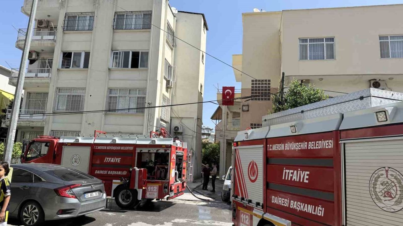 Tarsus’ta apartman dairesinde yangın paniği