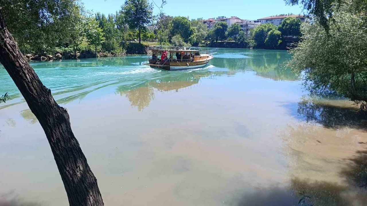 Turistler hayretle izledi! Manavgat Irmağı’nda skandal