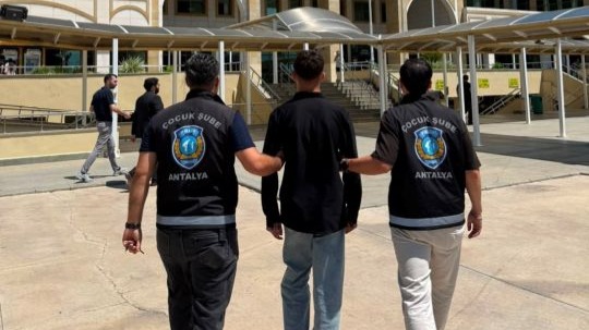 "12’den sonra Antalya’da devlet biziz’ diye paylaşım yaptı, gece operasyonuyla yakalandı