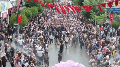 Isparta’da Uluslararası Gül Festivali coşkusu: Binlerce kişi kortejde buluştu