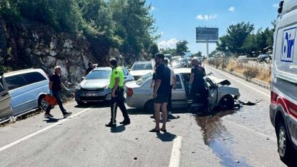 Bodrum’da otomobil ile minibüs çarpıştı: 6 yaralı