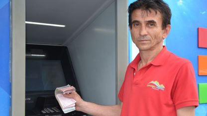 ATM haznesinde bulduğu parayı bankaya teslim etti