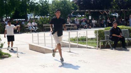 Aracını park edemeyince sınava geç kalan aday içeri alınmadı