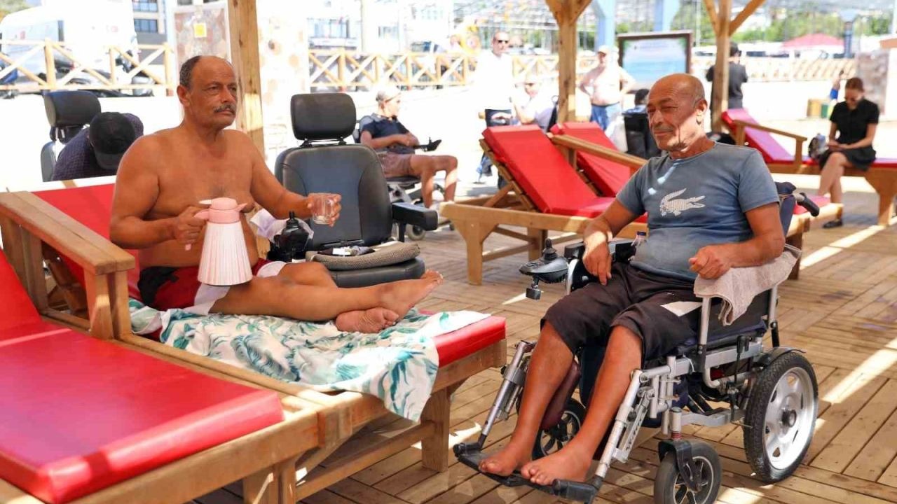 Alanya’da vatandaşların gözdesi halk plajları