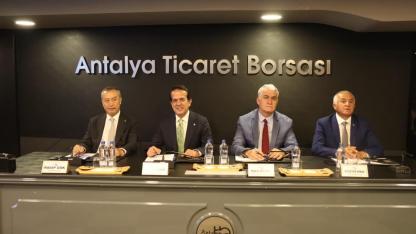 Antalya Ticaret Borsası’nda ekonomi, tarım ve küresel gelişmeler masaya yatırıldı