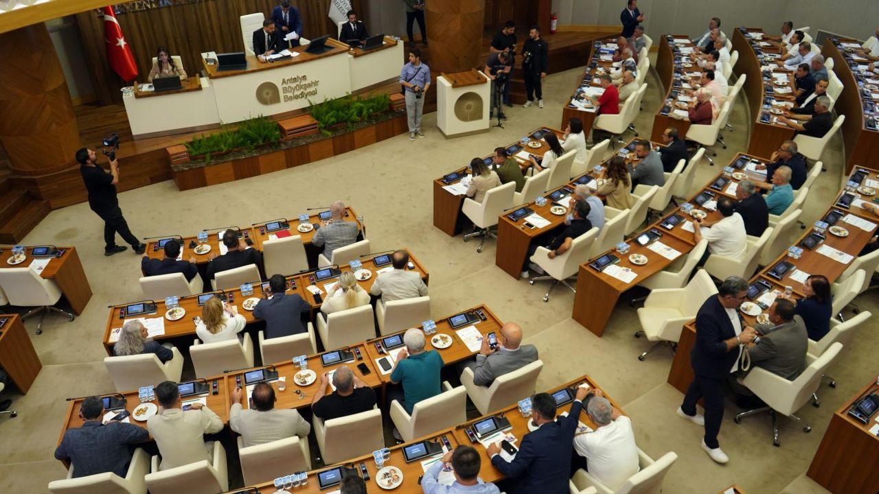 Antalya trafikte çıkmaza giriyor”