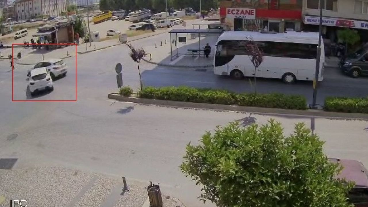 Antalya’da göz göre göre gelen kaza kamerada