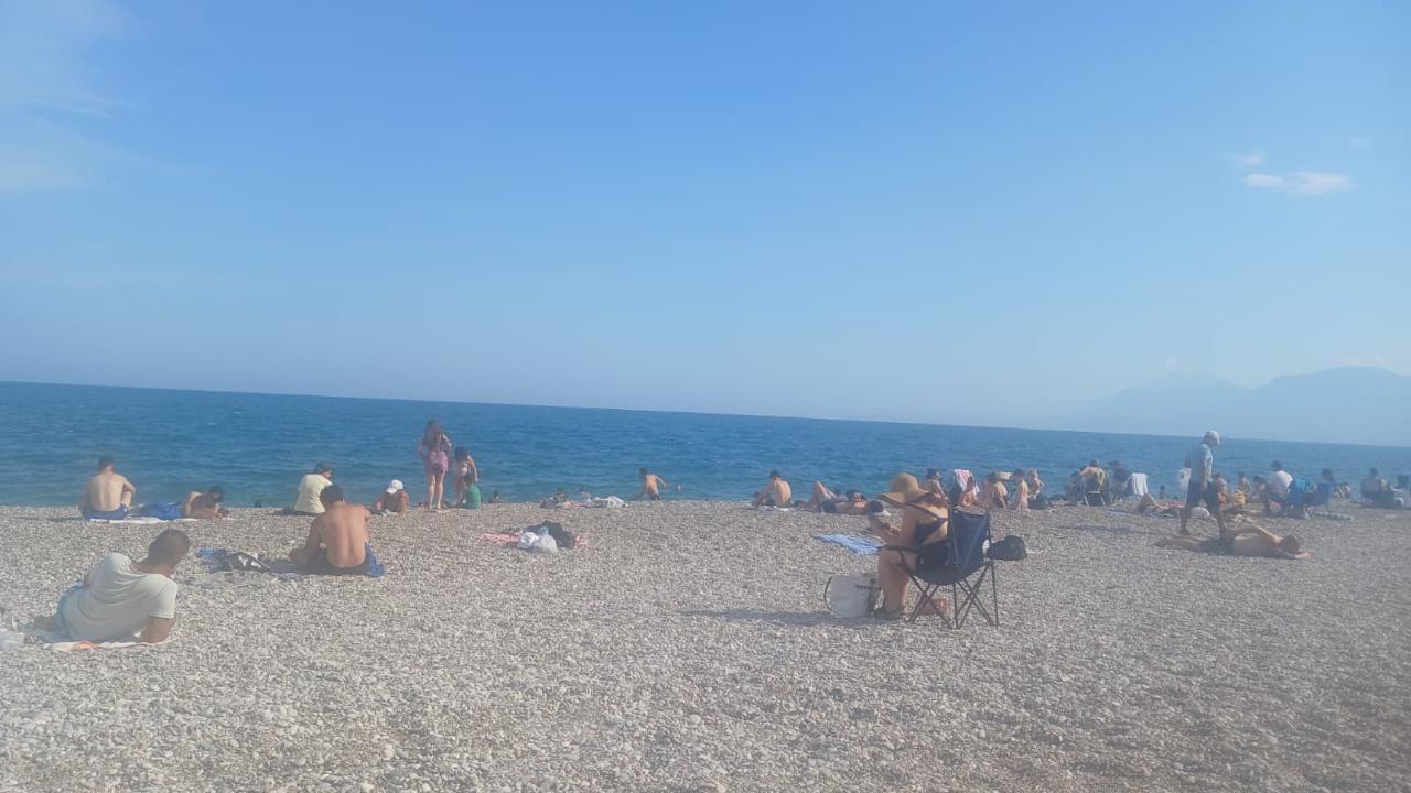 Antalya'da güneşi gören sahile koştu!