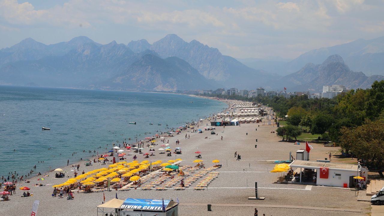 Antalya'da hissedilen sıcaklık 47 dereceye ulaştı
