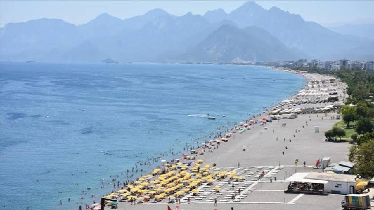 Antalya'da sıcak hava etkili oldu