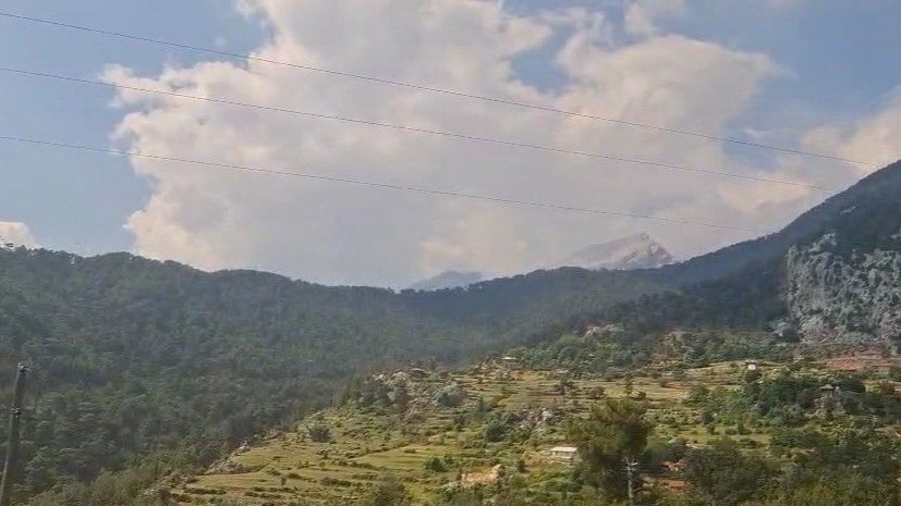 Antalya’da yıldırımın neden olduğu orman yangını kontrol altına alındı