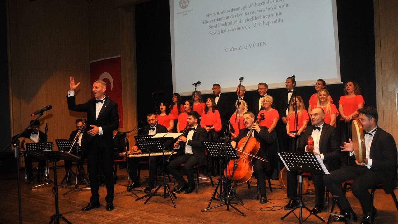 Antalya'da Zeki Müren şarkıları