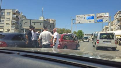 Burhanettin Onat Caddesi'nde zincirleme kaza meydana geldi!