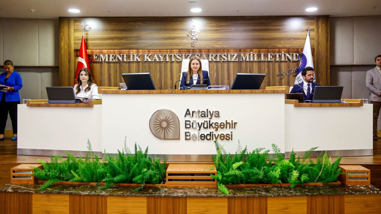 Büyükşehir meclisinde 105 milyon avroluk kredi ve Altın Portakal bütçesi kabul edildi
