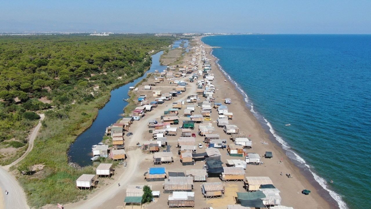 Denize sıfır 5 yıldızlı çardakların yerini halk plajları alıyor