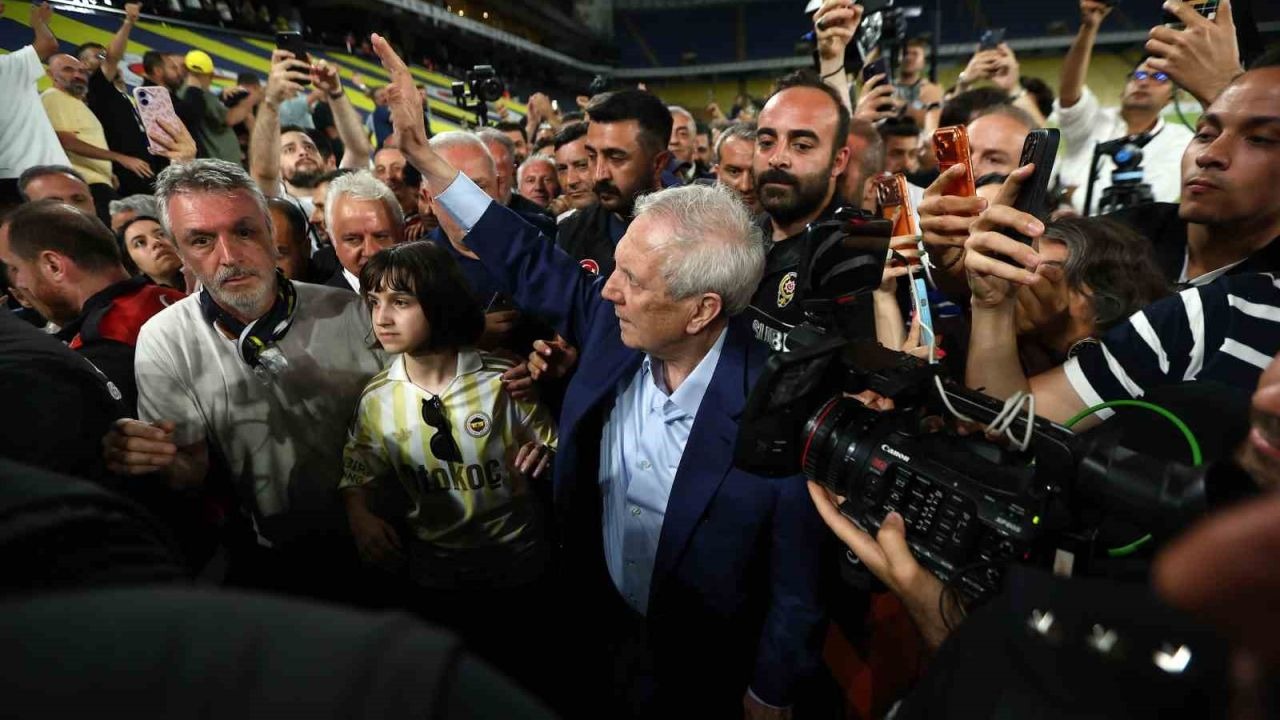 Fenerbahçe'de Aziz Yıldırım: "15 gün içinde transferler tamam"