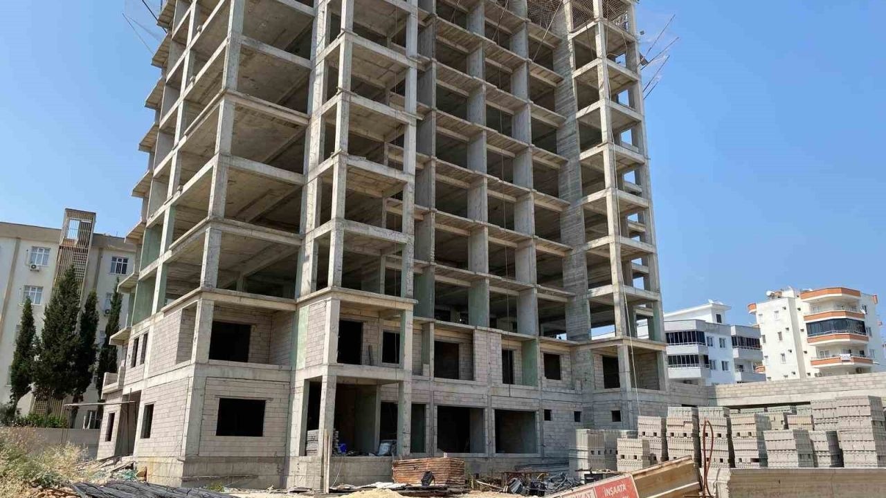 İnşaattan düşen işçi hayatını kaybetti